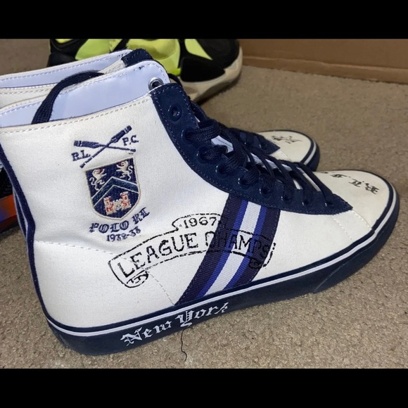 Polo - Picture 2 of 5